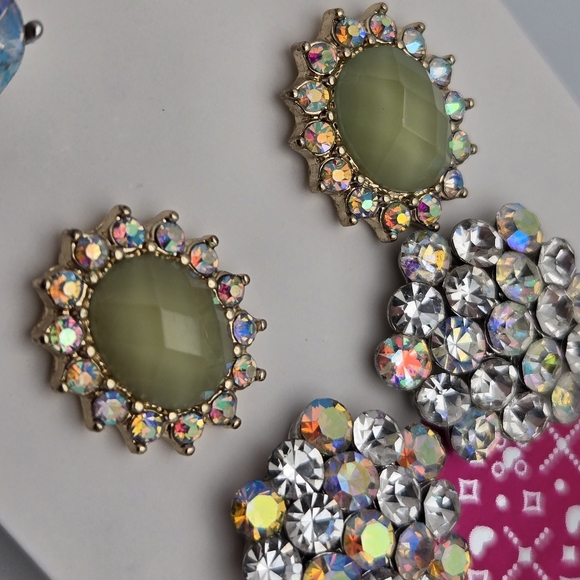 Vintage Set of 4 Aurora Borealis & Green Rhinestone Stud Earrings - Picture 10 of 11